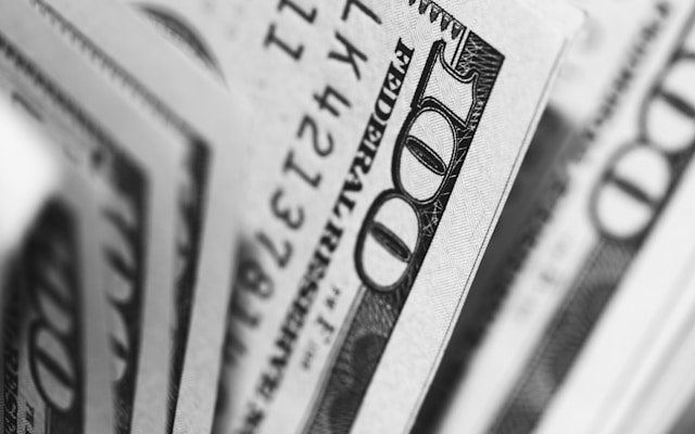 how the rich stay rich